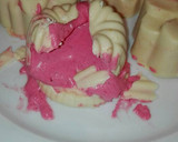 Foto del paso 4 de la receta: Bombones relleno de mousse de crema de queso con fresa