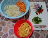 Foto langkah ke 1 dari resep Oseng Kubis, Wortel, Telur.