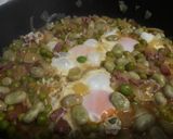 Foto del paso 10 de la receta: Guisantes y habitas con jamón y huevos escalfados