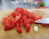 Foto del paso 1 de la receta: Calamar y gambas en salsa