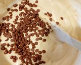Pas rețetă Prăjitură cu fructe, mascarpone și bucăți de ciocolată 2 fotografie
