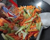 Foto langkah ke 2 dari resep Tumis Wortel Labu Siam.