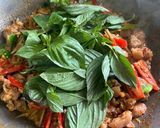 รูปขั้นตอนการทำที่ 4 ของ “ผัดเผ็ดขาหมู”