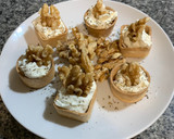 Foto del paso 3 de la receta: Canapé de queso crema con nueces mermelada de caqui