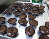 Foto langkah ke 4 dari resep Mini Brownies no Mixer.