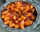 Une image de l'étape 9 de Salade de melon, groseilles rouges, pomelo, abricots et menthe.