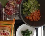 Foto langkah ke 1 dari resep Sayur bening ketimun soun.