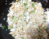 Foto langkah ke 6 dari resep Nasi goreng seafood simple.