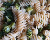 Foto del passaggio 4 della ricetta Pasta con broccoletti