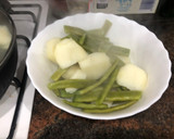 Foto del paso 3 de la receta: Judía verde con patata y chuletas de aguja y pechuga de pollo