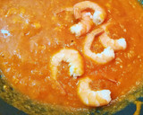 Foto del paso 11 de la receta: Huevos fritos con langostinos en sofrito casero