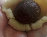 صورة لخطوة 3 من وصفة حلوة الثومة بعجينة اللوز