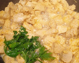 Foto del paso 3 de la receta: Pasta con pollo al limón y vino manzanilla