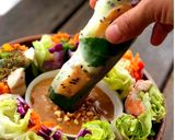 Hình bước làm 1 của món Gỏi cuốn ngũ sắc