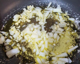 Foto del paso 1 de la receta: Arroz con habitas y champiñones frescos