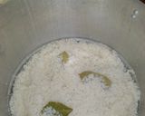 A picture of step 2 of Burabiscon shinkafa (rice couscous).