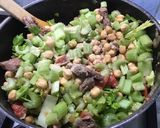 Une image de l'étape 15 de Soupe au bœuf, céleri, tomates et pois chiches.
