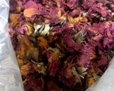 A picture of step 1 of Rose water🌹🌹.