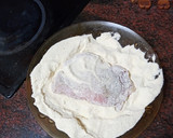Foto del paso 3 de la receta: Chuletas de cerdo rellenas de gorgonzola con papas fritas