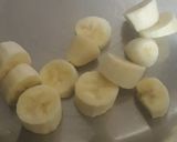 A picture of step 1 of Banana shake.