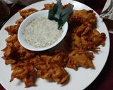 A picture of step 3 of Piyaz, Aalu, Tamater mix pakoray 😋.