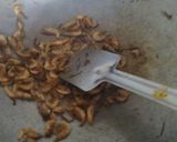 A picture of step 1 of Dried prawn snacks.