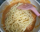 Foto langkah ke 3 dari resep Shrimp Rose Pasta.