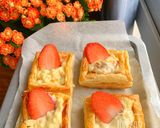 Hình bước làm 2 của món Bánh Ngàn Lớp Phô Mai Dâu (Strawberry Cream Cheese Danish)