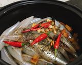 Hình bước làm 2 của món Cá Cơm Trỗng Kho