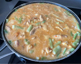 Foto del paso 3 de la receta: Curry de pollo, garbanzos y ajetes