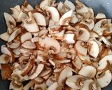 Foto del paso 2 de la receta: Salsa de champiñones para carne