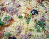 صورة لخطوة 4 من وصفة بيتزا بالجبن والتونة🤤😋