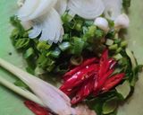 Foto langkah ke 1 dari resep Cumi Udang Saus Padang.