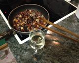 Foto del paso 6 de la receta: Asadura de cordero con ajos y vino blanco