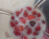 Foto langkah ke 1 dari resep Es Krim Strawberry Susu.