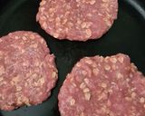 Foto del paso 4 de la receta: Hamburguesa de cerdo como si fuera un bocadillo cubano