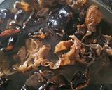 Gambar langkah 1 resipi Wood Ear Mushroom Salad.