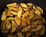 Une image de l'étape 1 de Burgers de mozzarella panées et ses potatoes cuites à l’air fryer.
