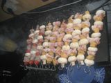 Brochetas de pollo champis y bacon