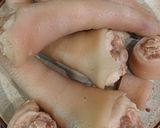 Hình bước làm 1 của món Đuôi heo luộc