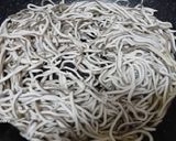 Foto del paso 5 de la receta: Gulas al ajillo y aguacate con gambas y albaricoque
