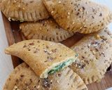 Foto del paso 7 de la receta: Empanadas integrales rellenas de espinaca roquefort y queso
