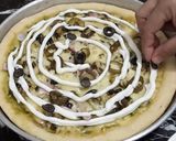 A picture of step 9 of Hot Green Chicken Pizza.