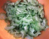 Foto langkah ke 3 dari resep Tumis Pare saus tiram.