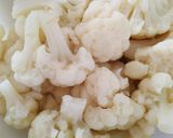 Sajt bundás karfiol, fűszeres, fokhagymás sült padlizsánnal recept fázis 1 fotója