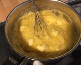 Une image de l'étape 2 de Purée de polenta aux champignons de paris et bouillon maison.