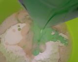 Foto langkah ke 3 dari resep 68. Donat Pandan Lembut.
