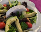 Foto del paso 3 de la receta Ensalada de brotes con rulo de cabra, miel y aguacate