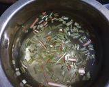 A picture of step 2 of Lemongrass Tea.