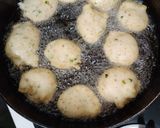 A picture of step 5 of Dahi Vada/bhalla.